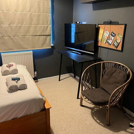 Stylish Double Room In Shared Apartment In Oxfordshire Exterior photo